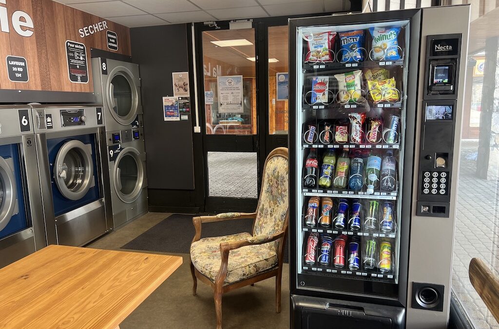Distributeur de Boissons Fraiches et Friandises dans votre Laverie